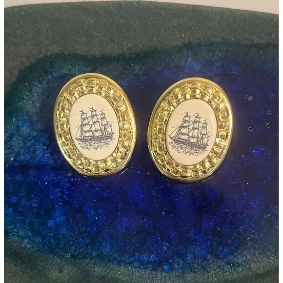 VTG 90’s  Paquette Goldtone Scrimshaw Sailboat  Nautical Post Earrings Tall Ship - Picture 2 of 5